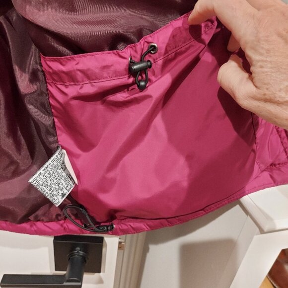 Raspberry-colored insulated vest - Picture 2 of 9